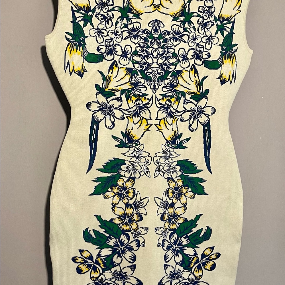 Scuba style dress, never worn, shapes well to the body, hits above knee